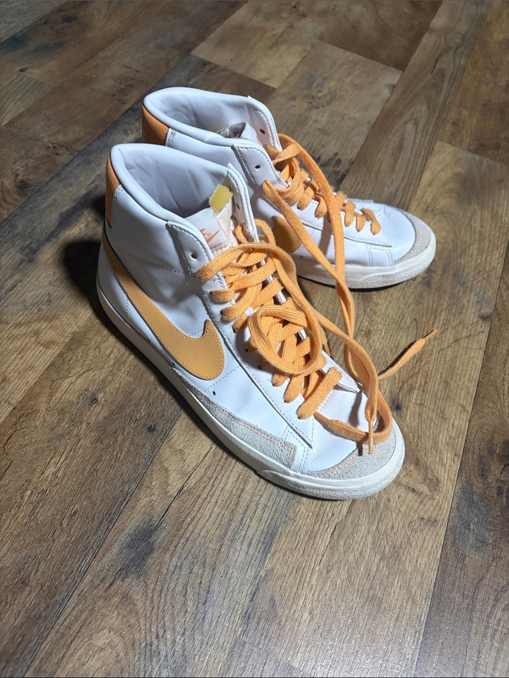 Nike Womens Blazer Mid 77 Size 9 peach